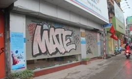 Hà Nội: Hàng chục ngôi nhà mặt phố bị bôi bẩn