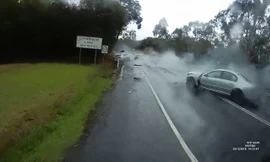 Tai nạn kinh hoàng tại khúc cua, ô tô nát bét đầu