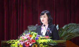 Bà Trịnh Thị Minh Thanh, Phó Chủ tịch Thường trực HĐND tỉnh, phát biểu tại kỳ họp.