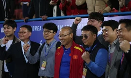 Thầy Park bị đồng hương Hàn Quốc 'quây' ở Hàng Đẫy