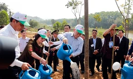 Tổng Bí thư, Chủ tịch nước Nguyễn Phú Trọng tham dự Lễ phát động "Tết trồng cây Đời đời nhớ ơn Bác Hồ". Ảnh: Tùng Duy