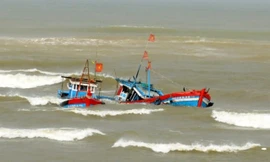 Tàu cá Khánh Hòa bị chìm ở Côn Đảo