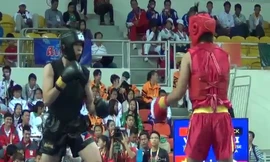 Clip: Nguyễn Thu Hoài đánh bại võ sĩ Evita