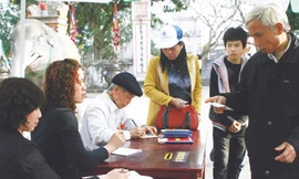 Đăng ký xin Ấn tại đền Trần