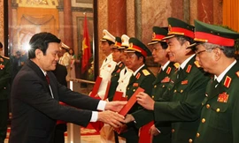 Phong quân hàm thượng tướng cho chín cán bộ