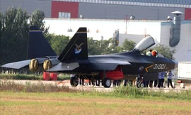 Báo Nga 'mổ xẻ' máy bay tàng hình J-31 Trung Quốc