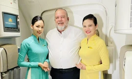 Niềm vui bất ngờ trên chuyến bay chở Thủ tướng Cuba từ TPHCM ra Hà Nội