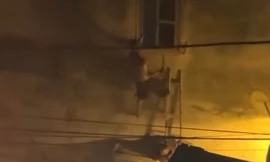 [VIDEO] 'Người hùng' đập tường giải cứu nạn nhân mắc kẹt trong vụ cháy ở Hà Nội