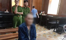 Cụ ông ‘nói chuyện' bằng dao, người tình kém 45 tuổi suýt mất mạng 