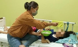 Lời kể của 'cô gái nhảy lầu vì bị ép tiếp khách trong quán Karaoke ở Bình Dương'