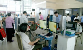 Hành khách đã mua vé máy bay nhưng không đi, huỷ vé dù không sử dụng dịch vụ sân bay nhưng không được các hãng trả lại khoản phí thu hộ này.