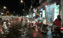 Khổ vì triều cường, cử tri chất vấn về 'siêu' dự án chống ngập