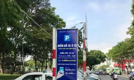 Thất thoát 'khủng”, TPHCM giao thanh niên xung phong thu phí đỗ xe trên đường