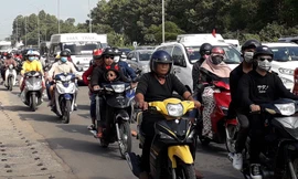 Du khách đổ xô về Vũng Tàu chơi Tết, quốc lộ kẹt cứng