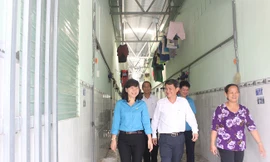 Lãnh đạo tỉnh Bình Dương thăm nhà trọ công nhân