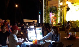 Mưu sinh trong đêm giao thừa nơi phố thị