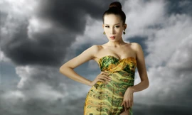 Bồ mới của "Công mô-tô" khoe dáng sexy