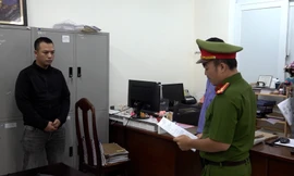 Khởi tố tài xế hất văng CSGT rồi bỏ chạy 