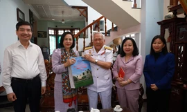 Phó Chủ tịch Quốc hội tri ân Anh hùng tàu không số tại Phú Yên