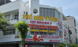 Nhiều vi phạm tại quán buffet hải sản khiến 7 người phải nhập viện