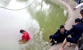 Đôi nam nữ gục bên Hồ Gươm là vợ chồng