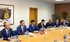 Phó Tổng cục trưởng Mai Sơn chia sẻ tình hình kinh tế của Việt Nam và giới thiệu những điểm cơ bản về công tác quản lý thuế của Việt Nam. 