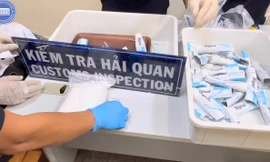 Số ma túy được giấu trong các tuýp kem đánh răng. Ảnh hải quan TPHCM 