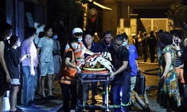 Công tác cứu hộ, cứu nạn cho nạn nhân vụ cháy chung cư mini ở Hà Nội. (Ảnh TT). 