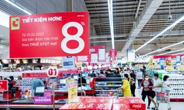 VCCI đề xuất giảm thuế VAT 2% cho tất cả hàng hoá. (Ảnh minh hoạ, ST). 