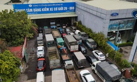 Cảnh sát tiếp tục khám xét trung tâm đăng kiểm ở Hoài Đức