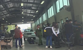 Cảnh sát phong toả, khám xét Trung tâm đăng kiểm ở Mỹ Đình