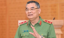 Đề nghị xử lý cán bộ cố tình đòi người dân trình sổ hộ khẩu, xác nhận cư trú 