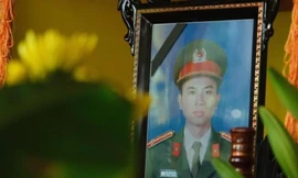 Truy thăng hàm đại úy cho liệt sỹ Trần Trung Hiếu 