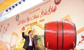 Hàng vạn người đội mưa rét về dự Lễ khai hội chùa Bái Đính năm 2023