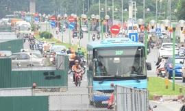 Loạt 'lô cốt' gây ám ảnh người tham gia giao thông