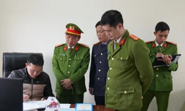 Khởi tố Giám đốc cùng 9 bị can tại Trung tâm đăng kiểm Hoà Bình
