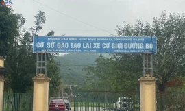 Bắt giám đốc trung tâm sát hạch lái xe ở Hoà Bình