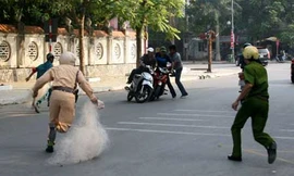 Hà Nội dùng lưới bắt quái xế?