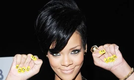 'Cơn sốt' sơn móng màu vàng hè 2011