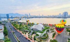 Du lịch dịp 30/4-1/5: Khi khách 'quay xe', giá vé máy bay giảm vẫn khó gỡ