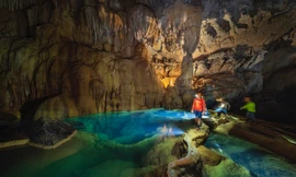 Cảnh đẹp siêu thực như ‘thế giới khác’ trong hang động mới ở Quảng Bình