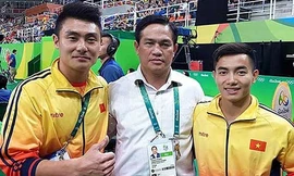 Ông Nguyễn Mạnh Hùng (giữa) nói bị tổn thương vì dư luận đánh giá không công bằng. 