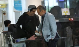 Ông Park Hang Seo và người đại diện Lee Dong-jun ngày đầu đặt chân tới Hà Nội năm 2017.