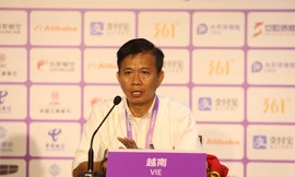 HLV Hoàng Anh Tuấn cho biết bóng đá Việt Nam cần tiếp tục trao cơ hội cho các cầu thủ trẻ (ảnh Linh Hoàng)