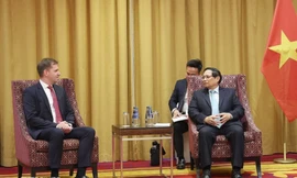 Thủ tướng Phạm Minh Chính tiếp ông Michal Fijol, quyền Chủ tịch HĐQT Hãng hàng không quốc gia Ba Lan (LOT Polish Airlines). (Ảnh: Dương Giang/TTXVN)