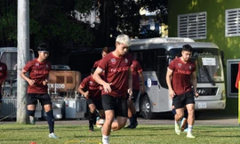 U22 Thái Lan rèn quân lúc sáng sớm, chuẩn bị cho cuộc đối đầu U22 Việt Nam. (ảnh Hữu Thái)