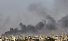 Tripoli chìm trong khói lửa