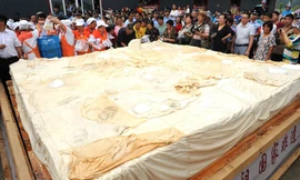 Tròn mắt trước miếng đậu phụ nặng... 8 tấn