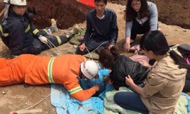 Rơi xuống giếng sâu 40m, bé 2 tuổi sống sót thần kỳ