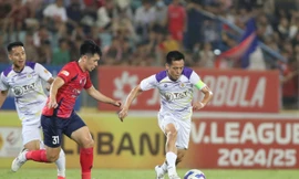 CLB Hà Nội đánh bại CAHN với 10 cầu thủ 